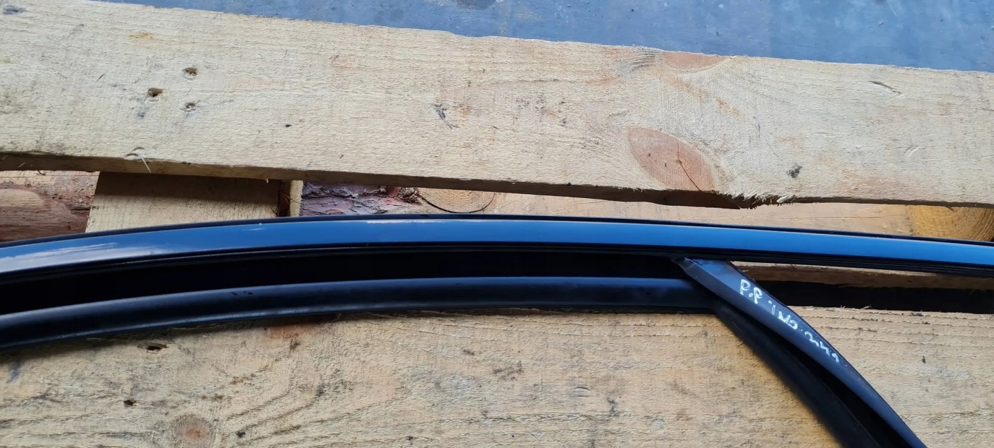 Q7 4M II gasket windows door right right front 4M0837432