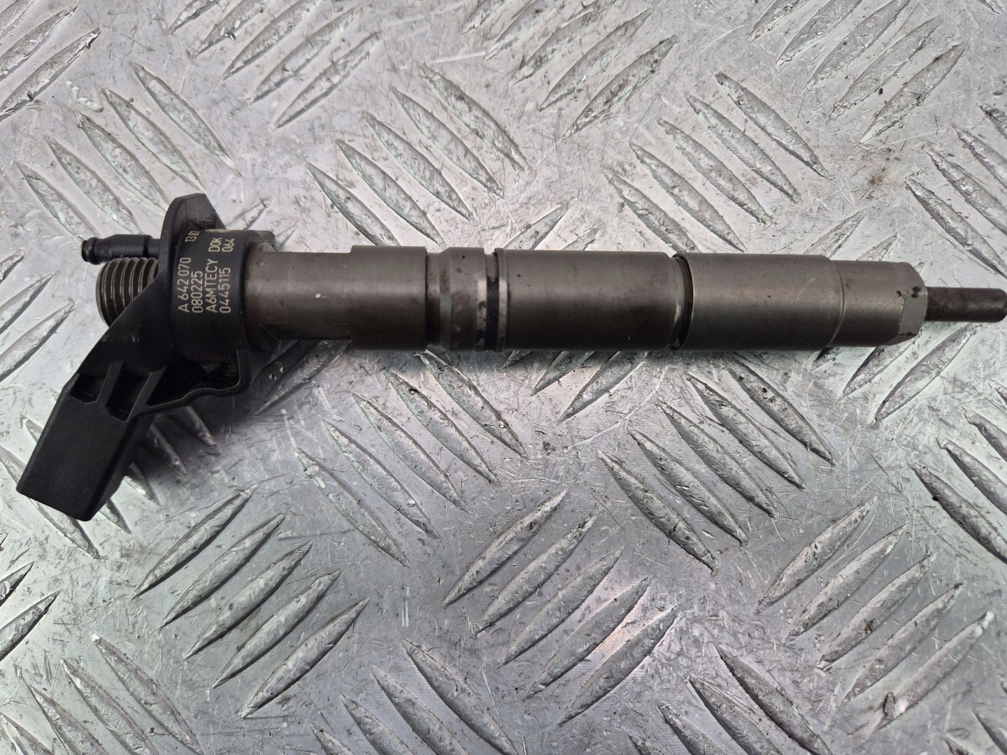 Mercedes E300 W211 injector A6420701387 642.920