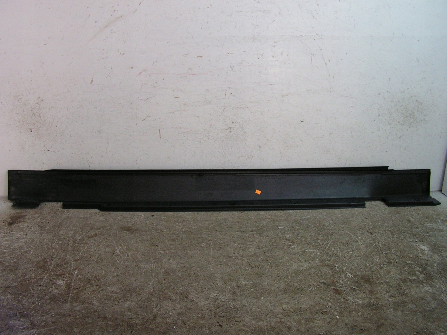 BMW 7 E65 cap moulding threshold left 7016879