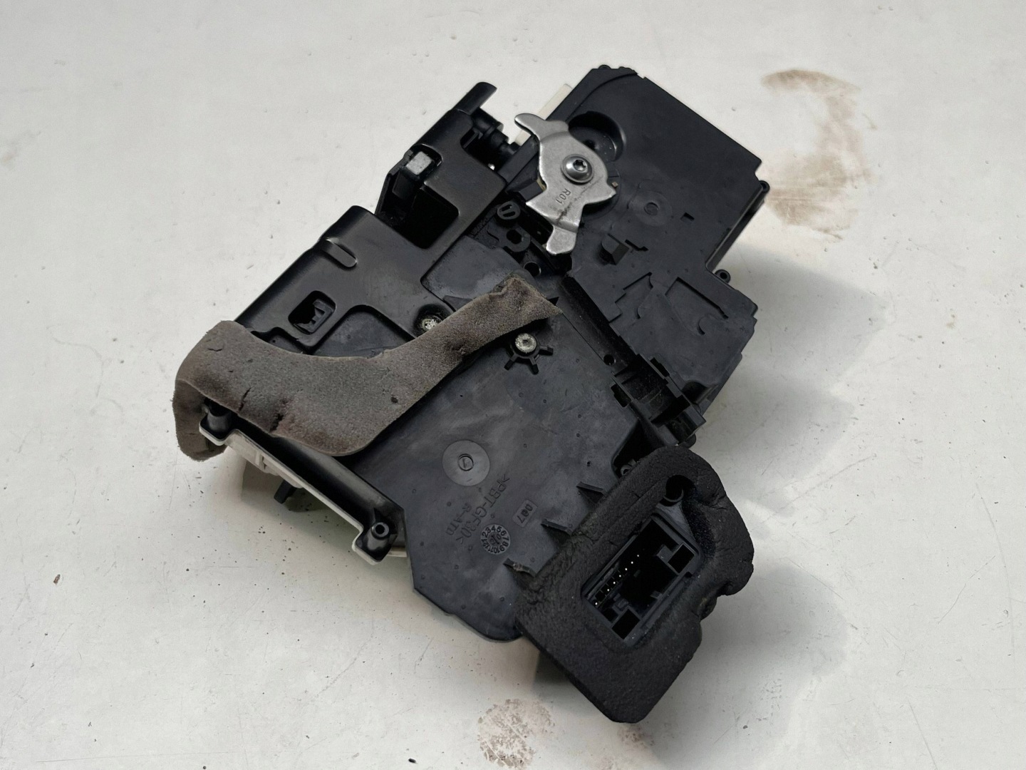 AUDI A6 C8 lock door right rear part 4K0839016P @M