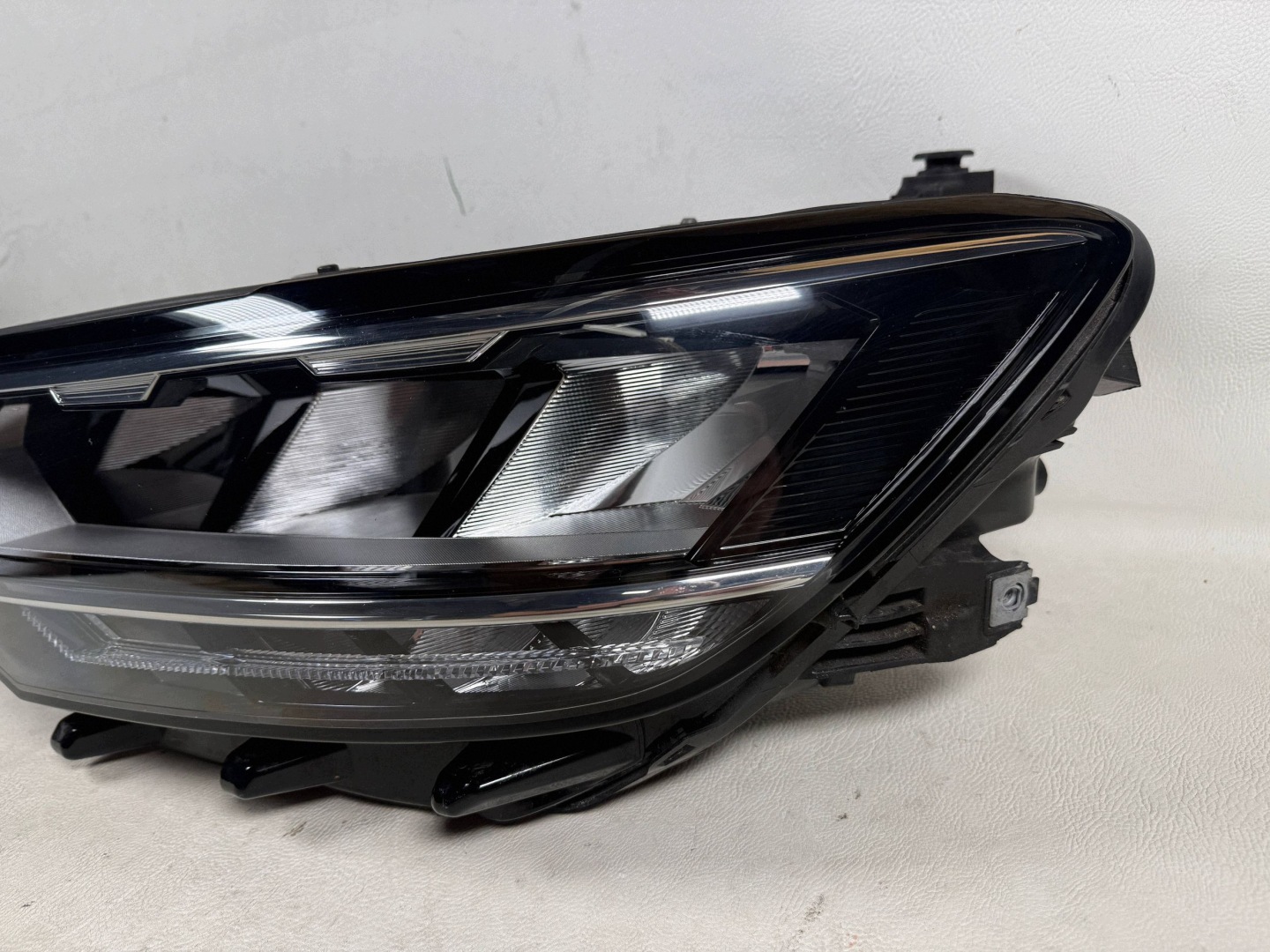 Vw Passat B8 19- Lift light left front front