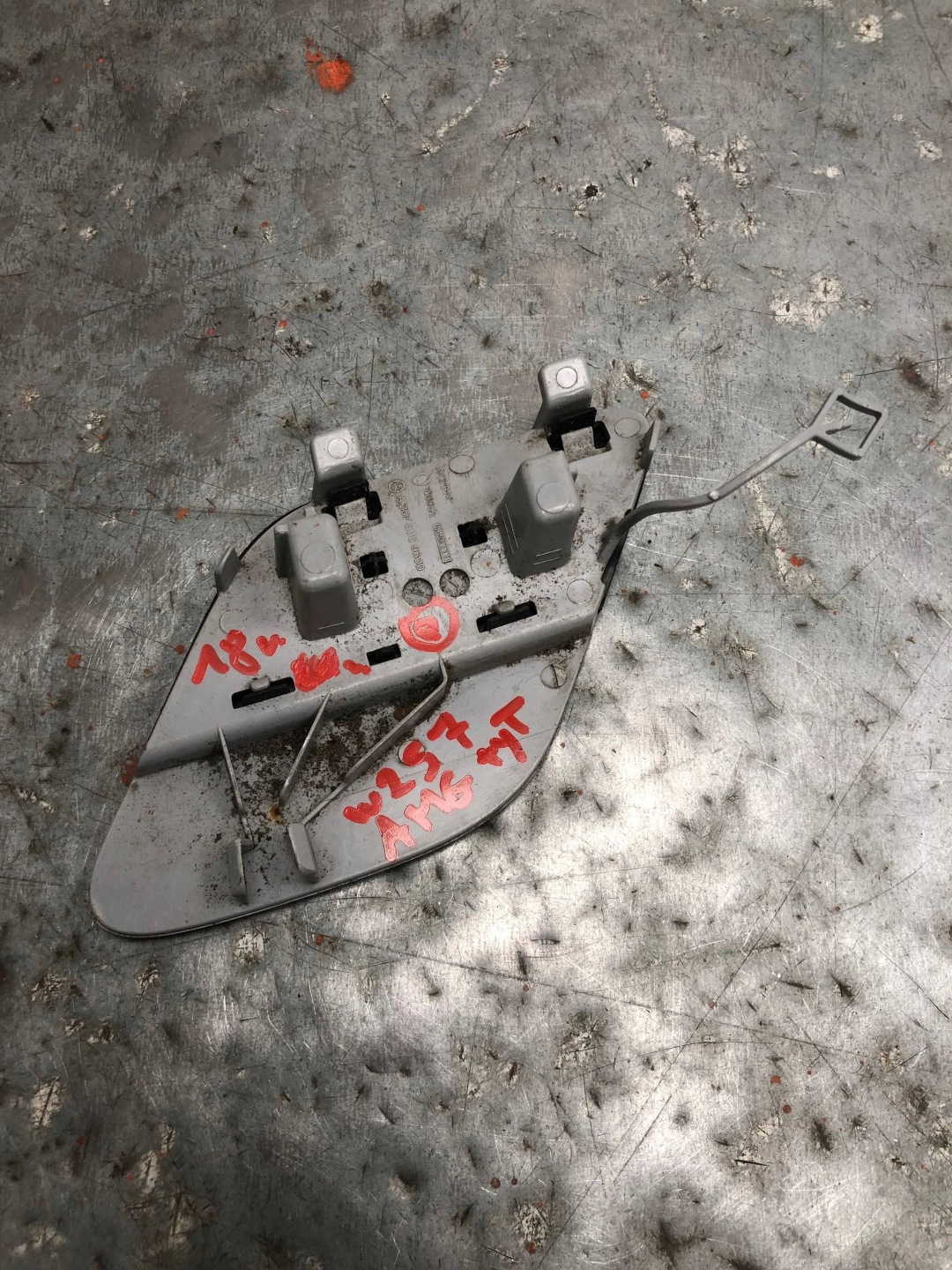 Abschleppöse heck MERCEDES W257 AMG A2578859600