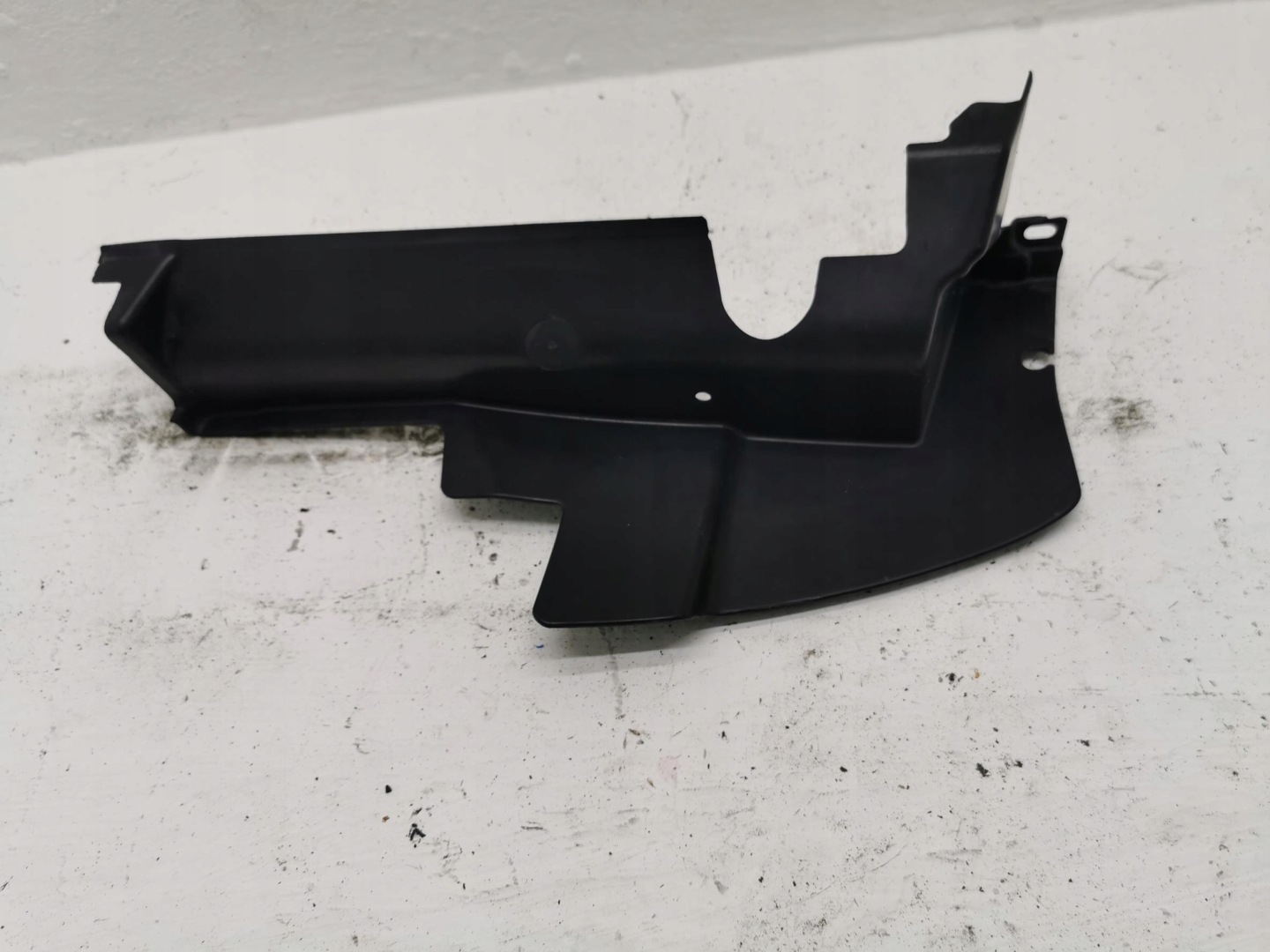 cover radiator left CHRYSLER 300C 04806237AE