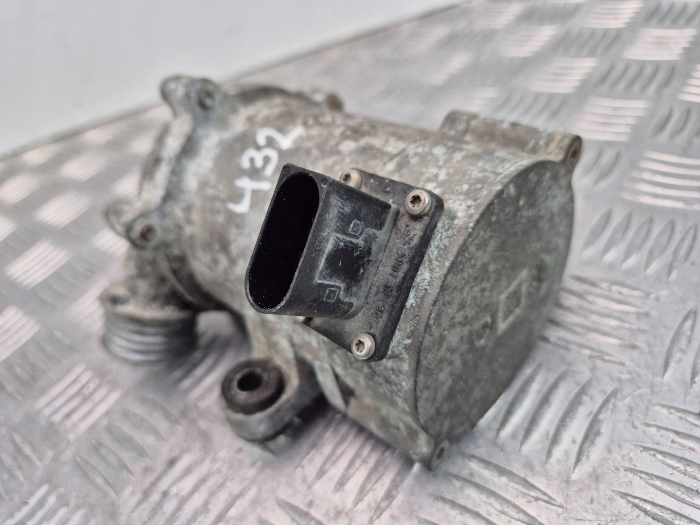 BMW X1 E84 xDrive 20i water pump 7597715