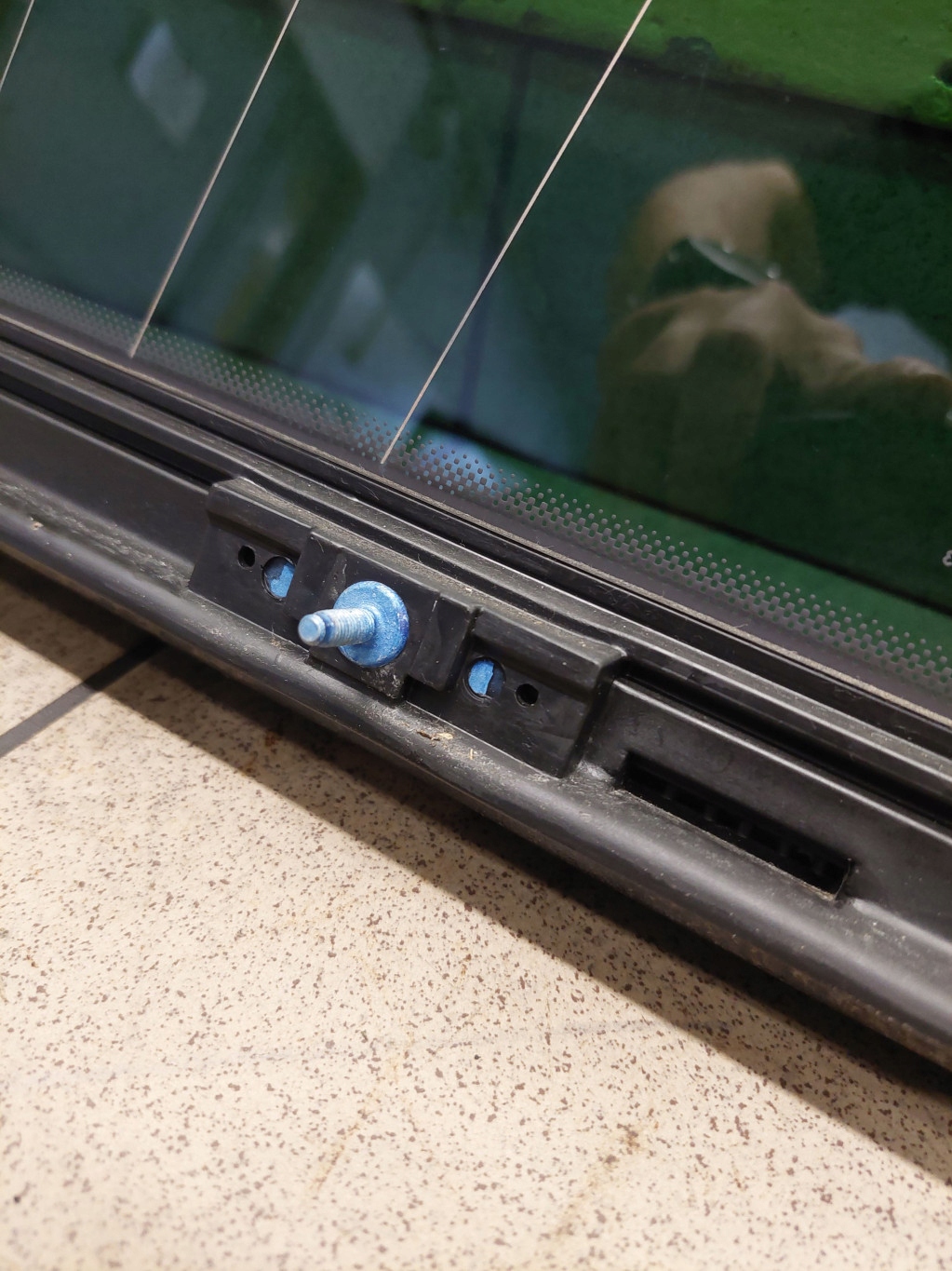VW TOUAREG and window bodywork left rear part