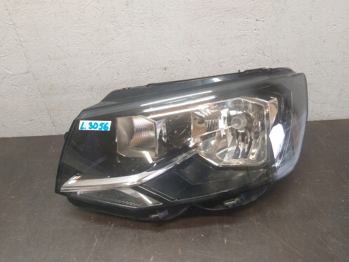 LIGHT FRONT LEFT VW T6 7E1941015AB