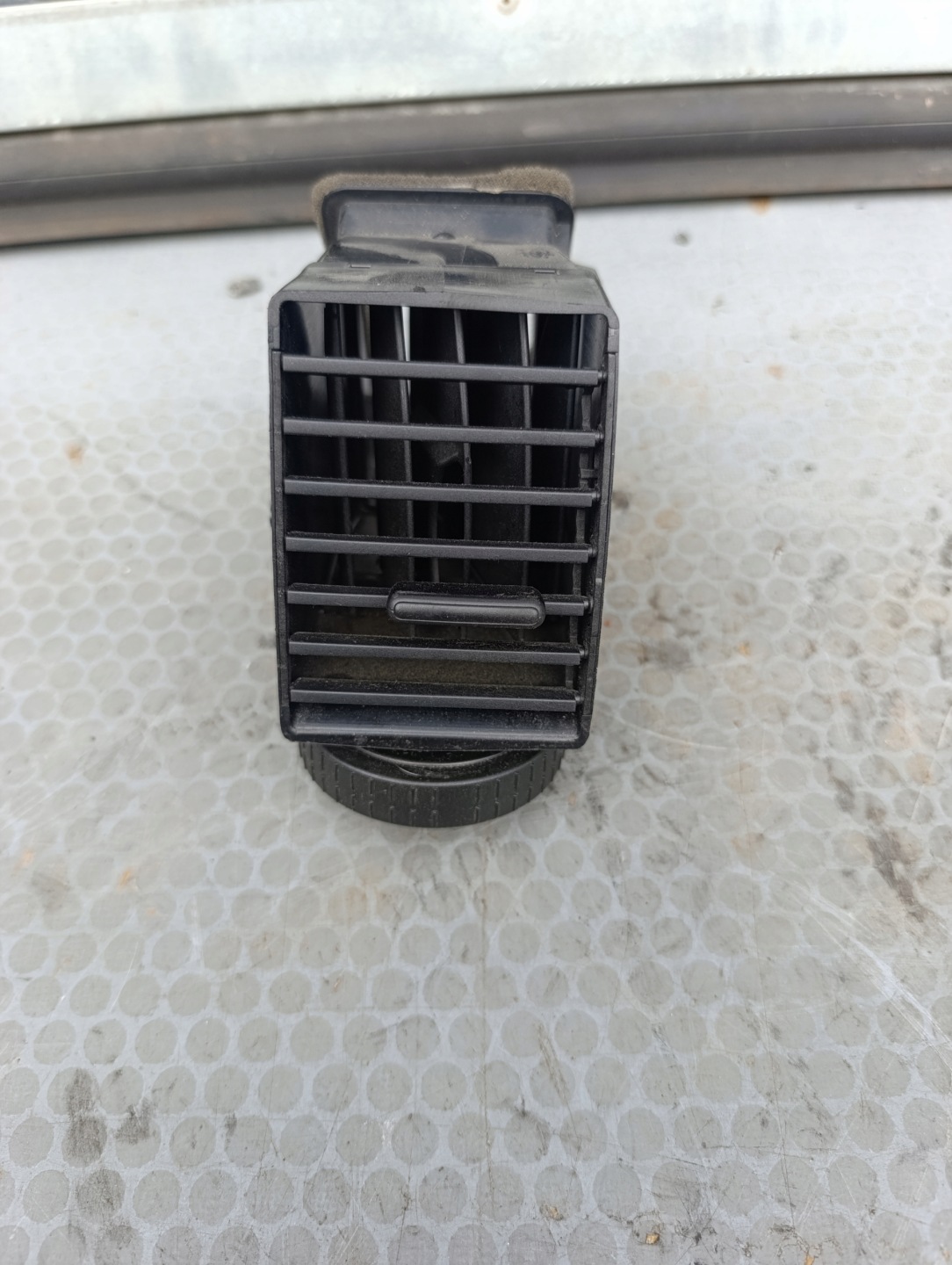 VW T5 LIFT grid air conditioning devices central right 7E0815706A