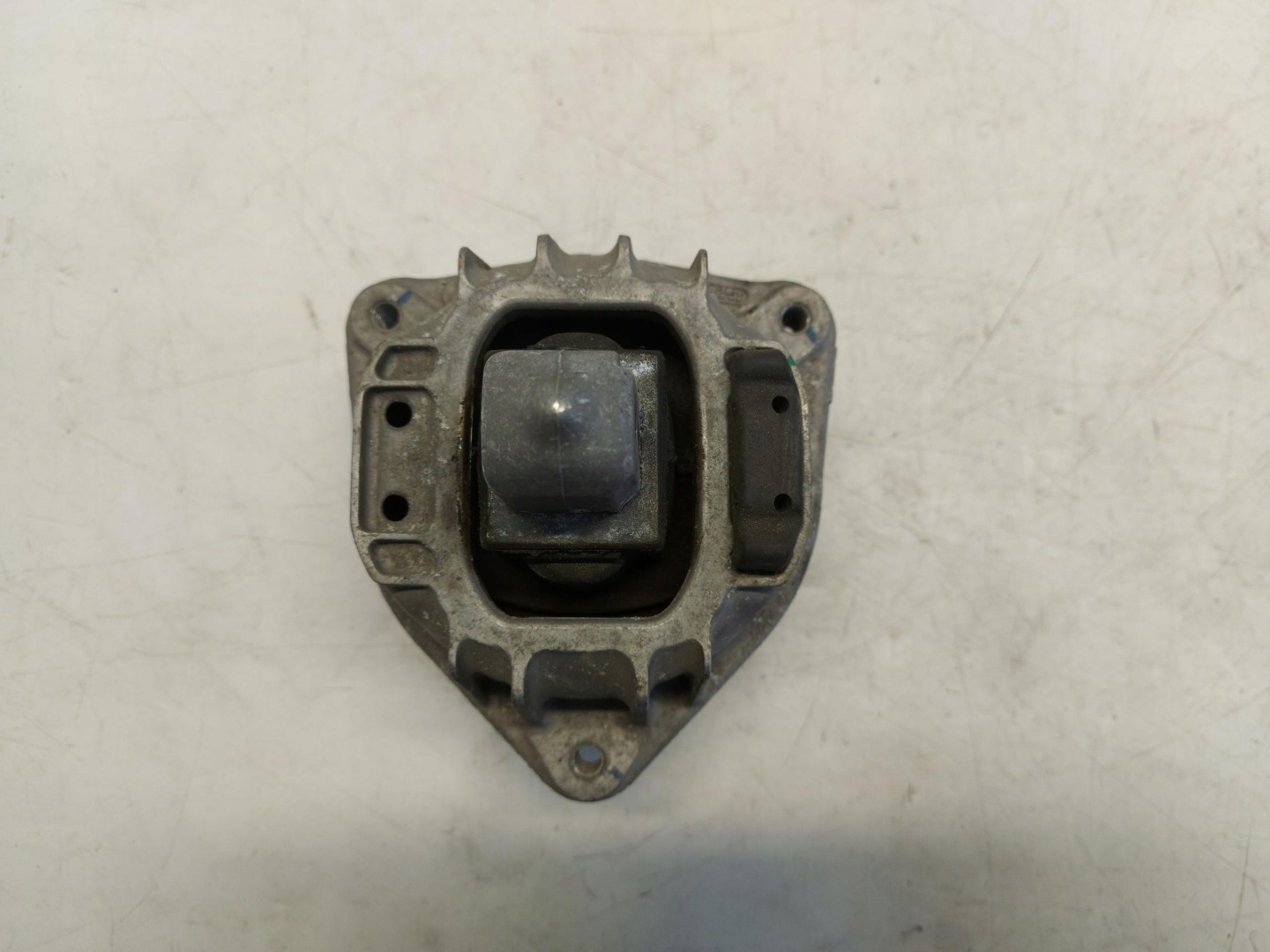 BMW F10 M5 M6, 2013 holder engine mount left 4.4e v8 6851264