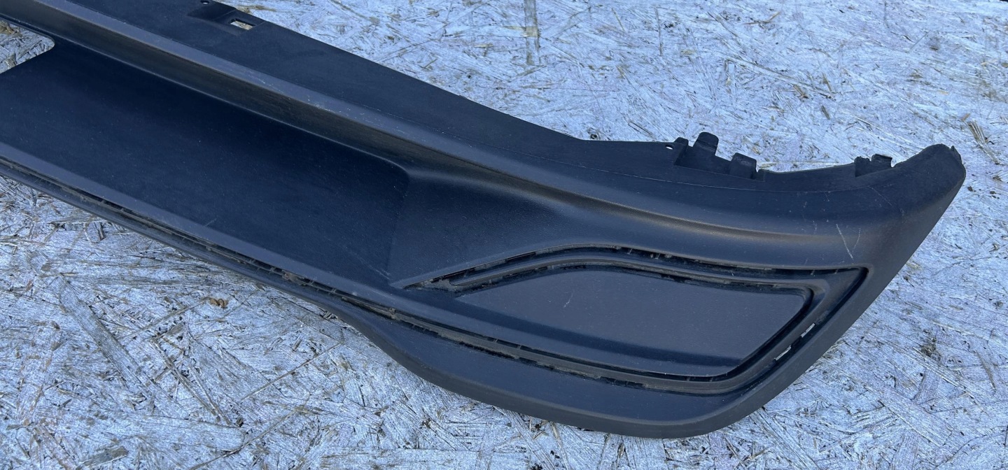 SPOILER der Stoßstange heck VW GOLF VIII HB 5H6807568A