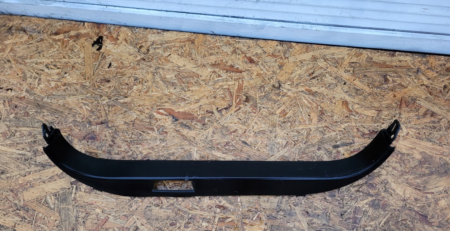 plastic SLUPKA left front TESLA X 1059958-00