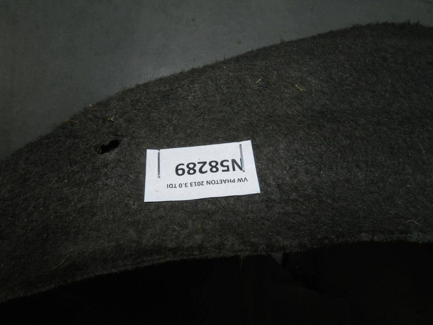 Volkswagen Phaeton mudguard right rear. 3D0810970E N58289