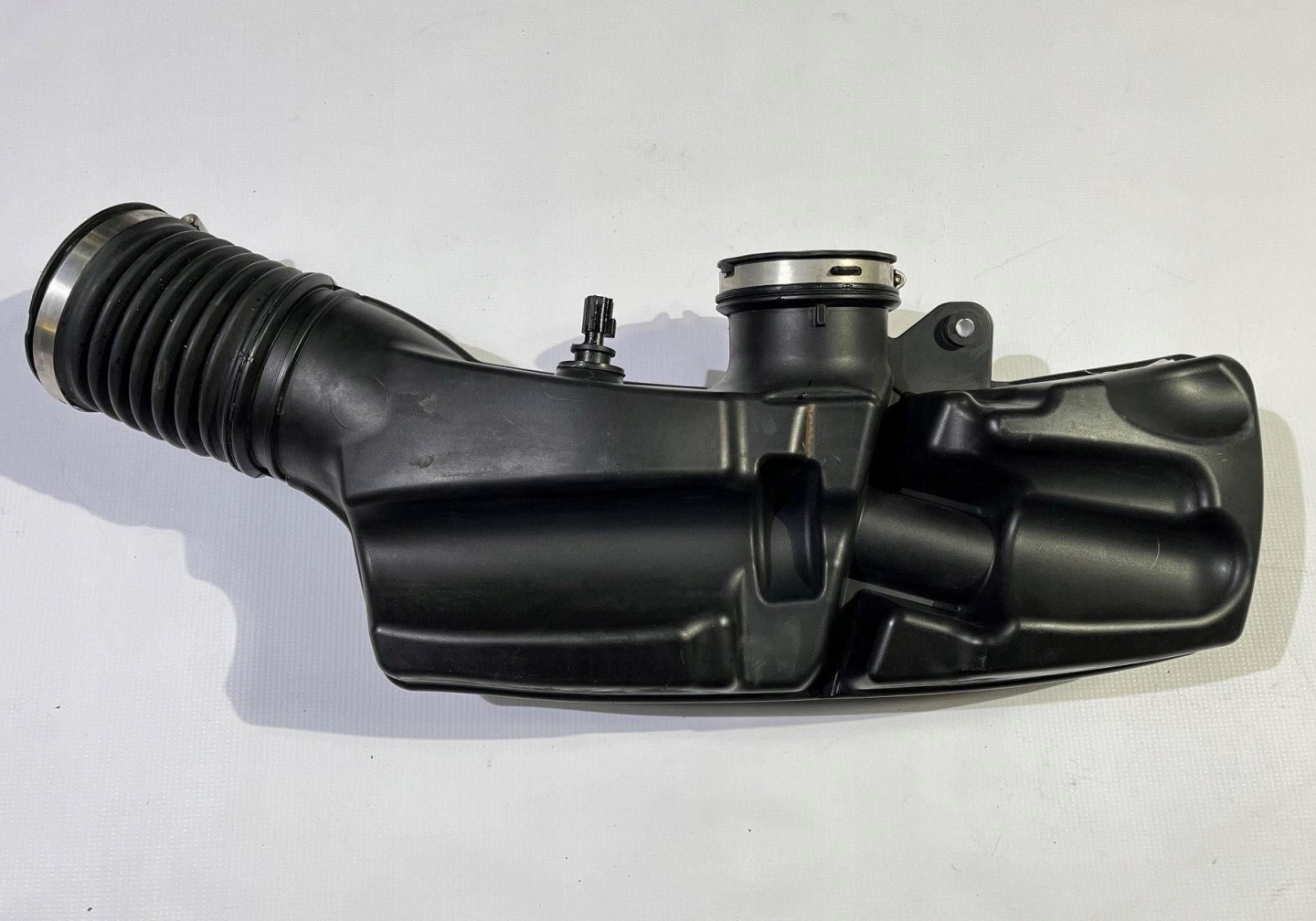 Rezonator air hose tube Dodge Durango 5.7 Hemi R/T 2014