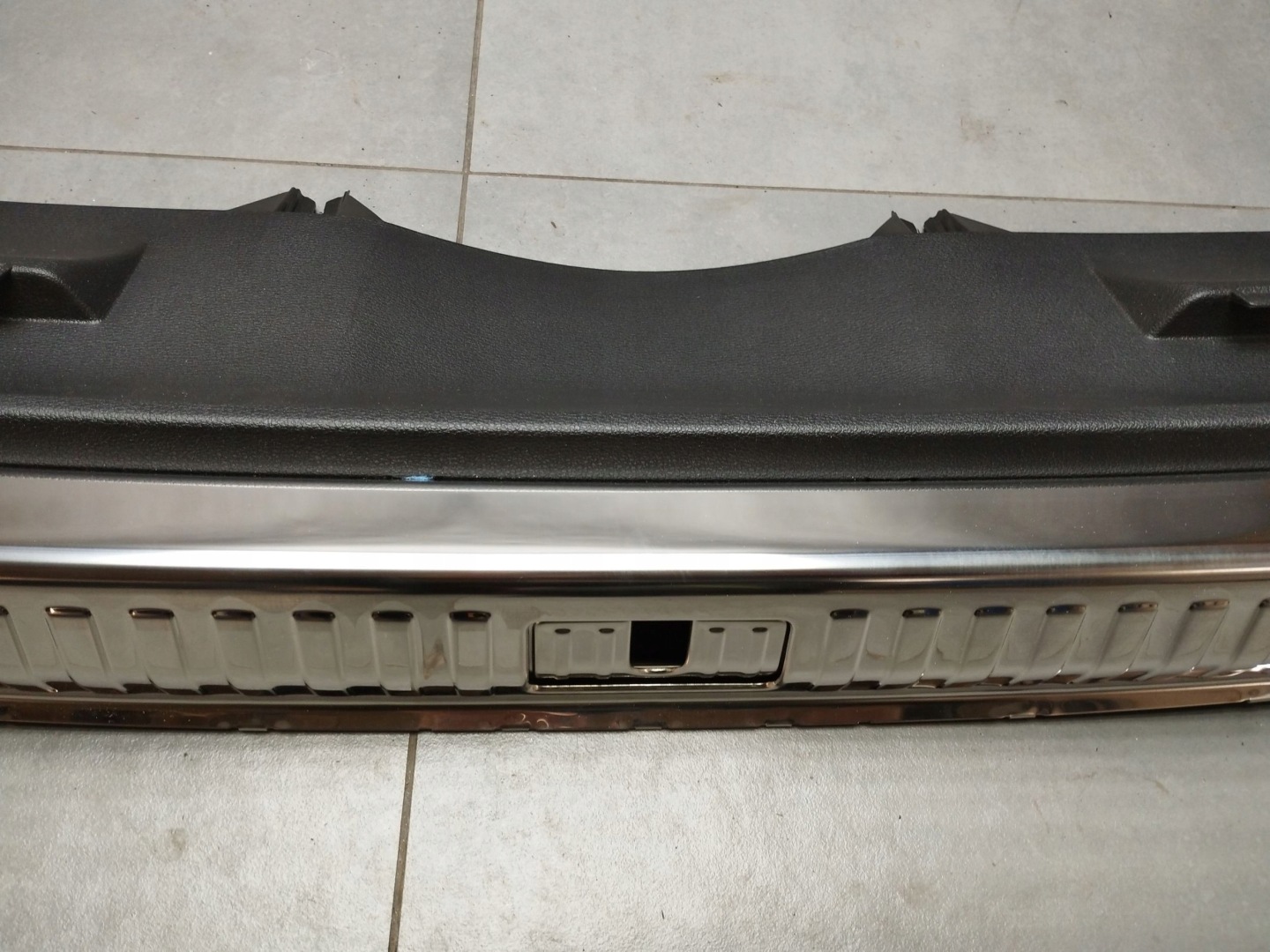 Audi Q3 F3 83A cap of the threshold boot 83A864483B