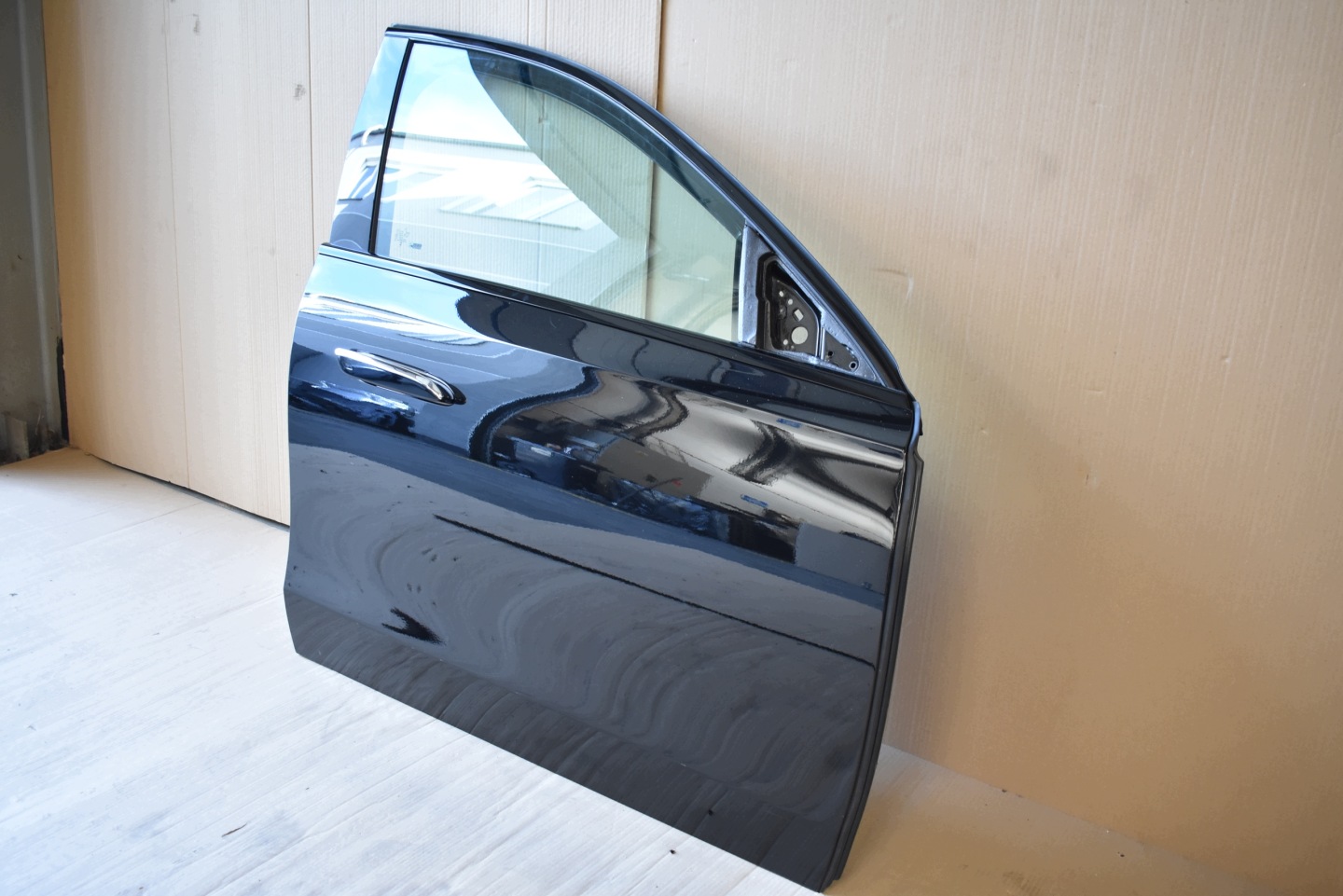 IDEALNE door front front right colour 197 MERCEDES W214 1