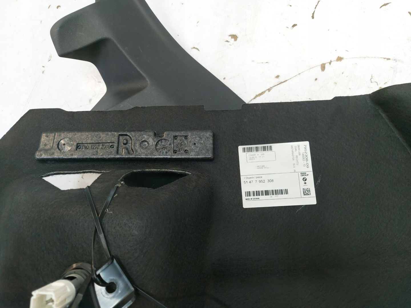 BMW U06 200i side upholstery boot rear part right 7952308