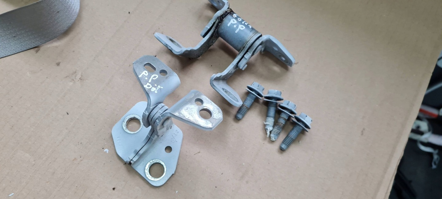 Chrysler Pacifica 2022 hinge hinges door right front KOMPLET 2X PW7