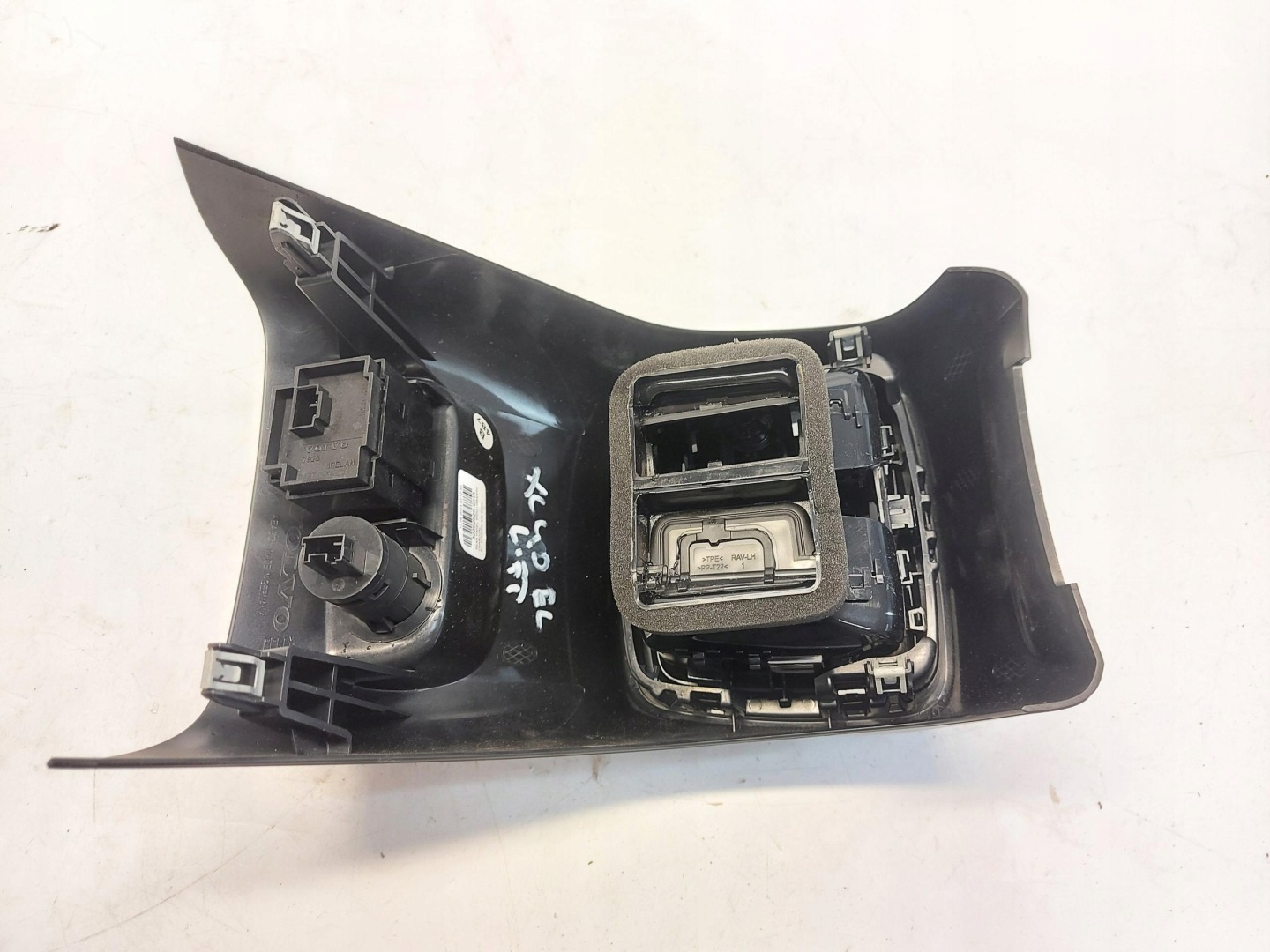 VOLVO XC40 LIFT grid air conditioning devices tunel central USB 32352825