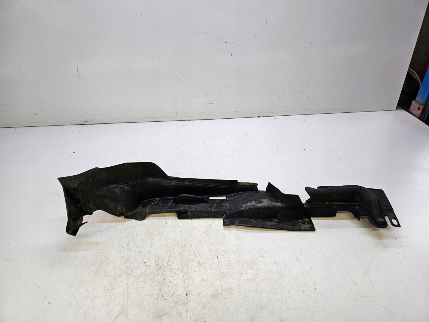 couverture aile PRAWAE AUDI A4 B9 8W0821170C