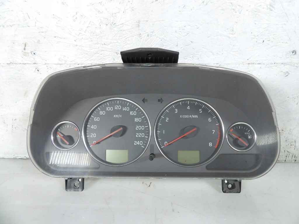 VOLVO V40 and 1.8B dials 30662280