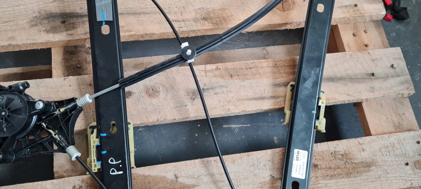 Q3 83A mechanism window regulator right front 83A837462