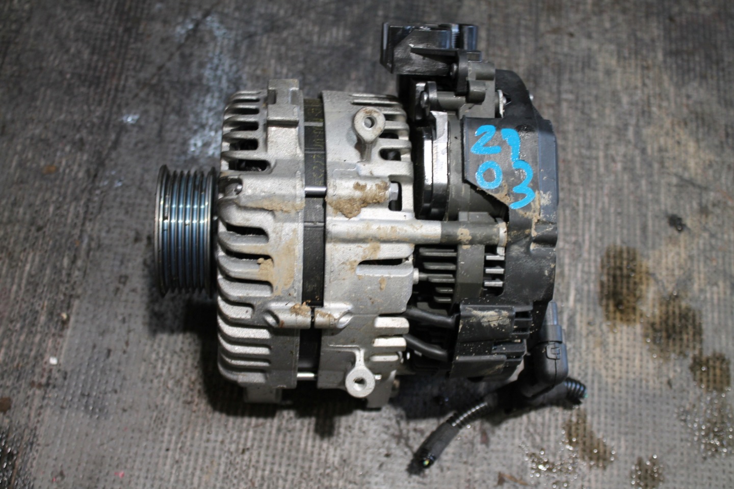 2903. alternator PEUEGEOT CITROEN 9865403280