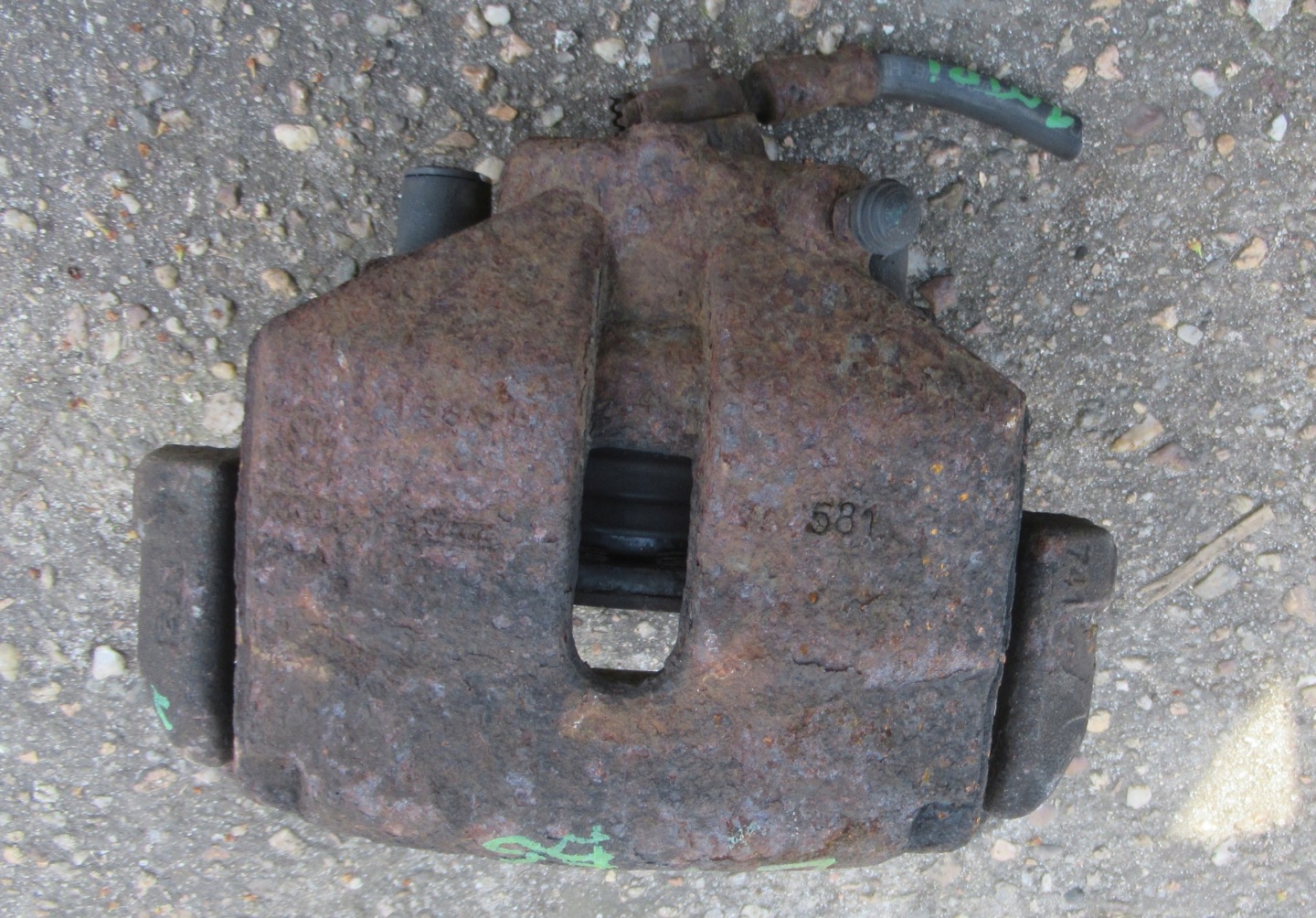 VW PASSAT B6 KOMBI 2.0 TDI 06R caliper brake left front