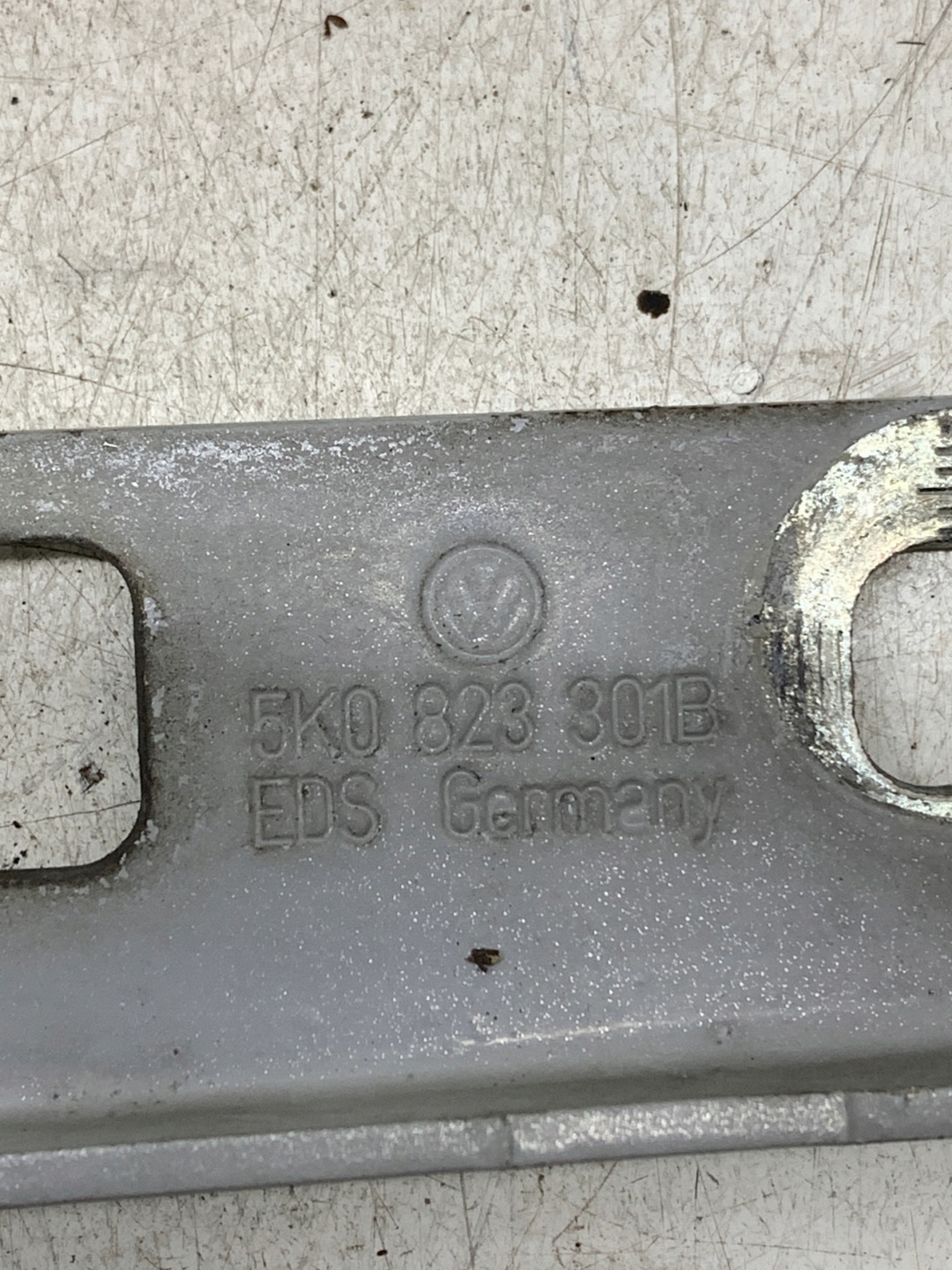 hinge bonnets left right 5K0823301B 5K0823302B VW GOLF VI KOMBI