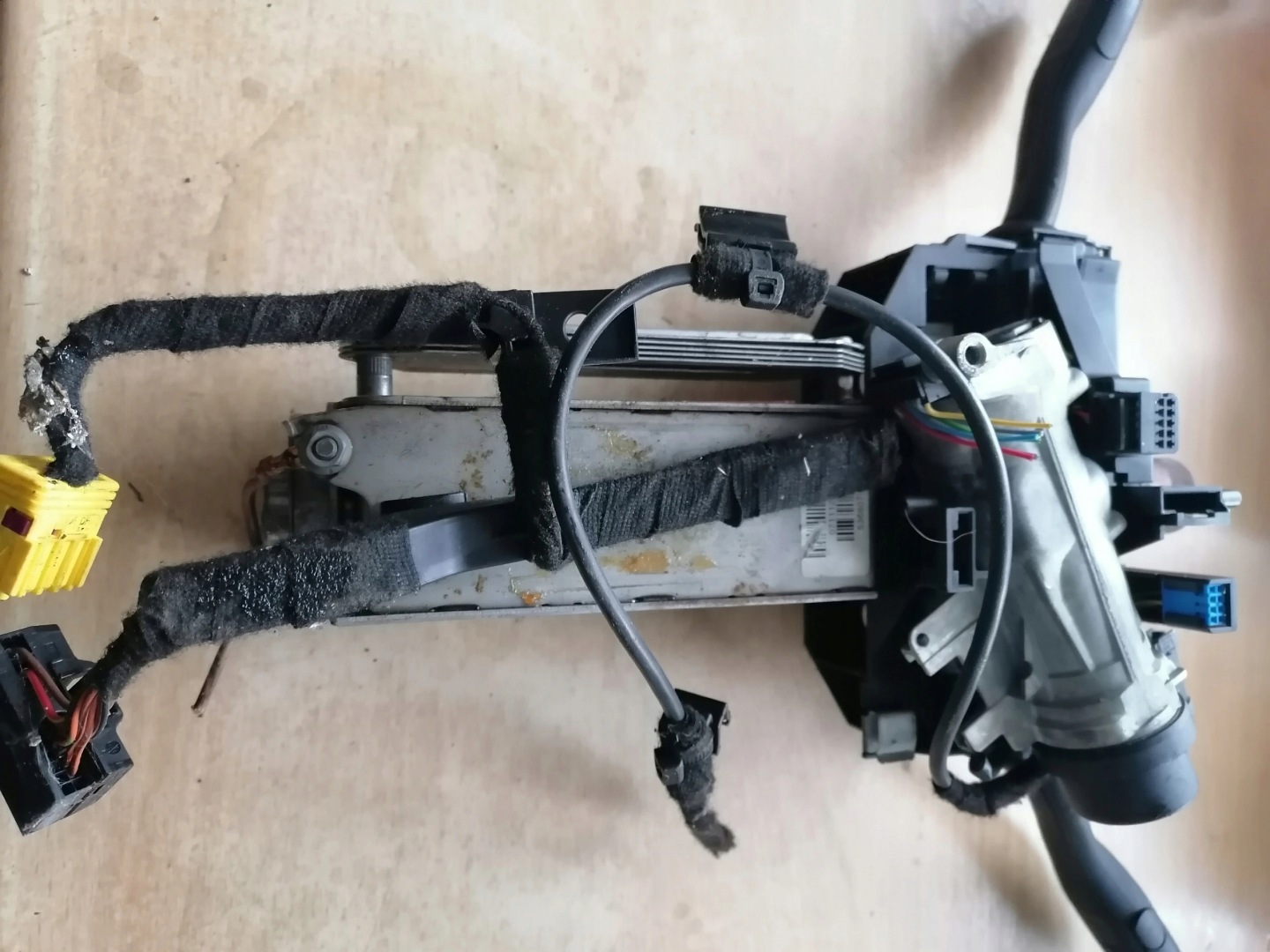 steering wheel levers and controls control AUDI A3 8P0907137BJ