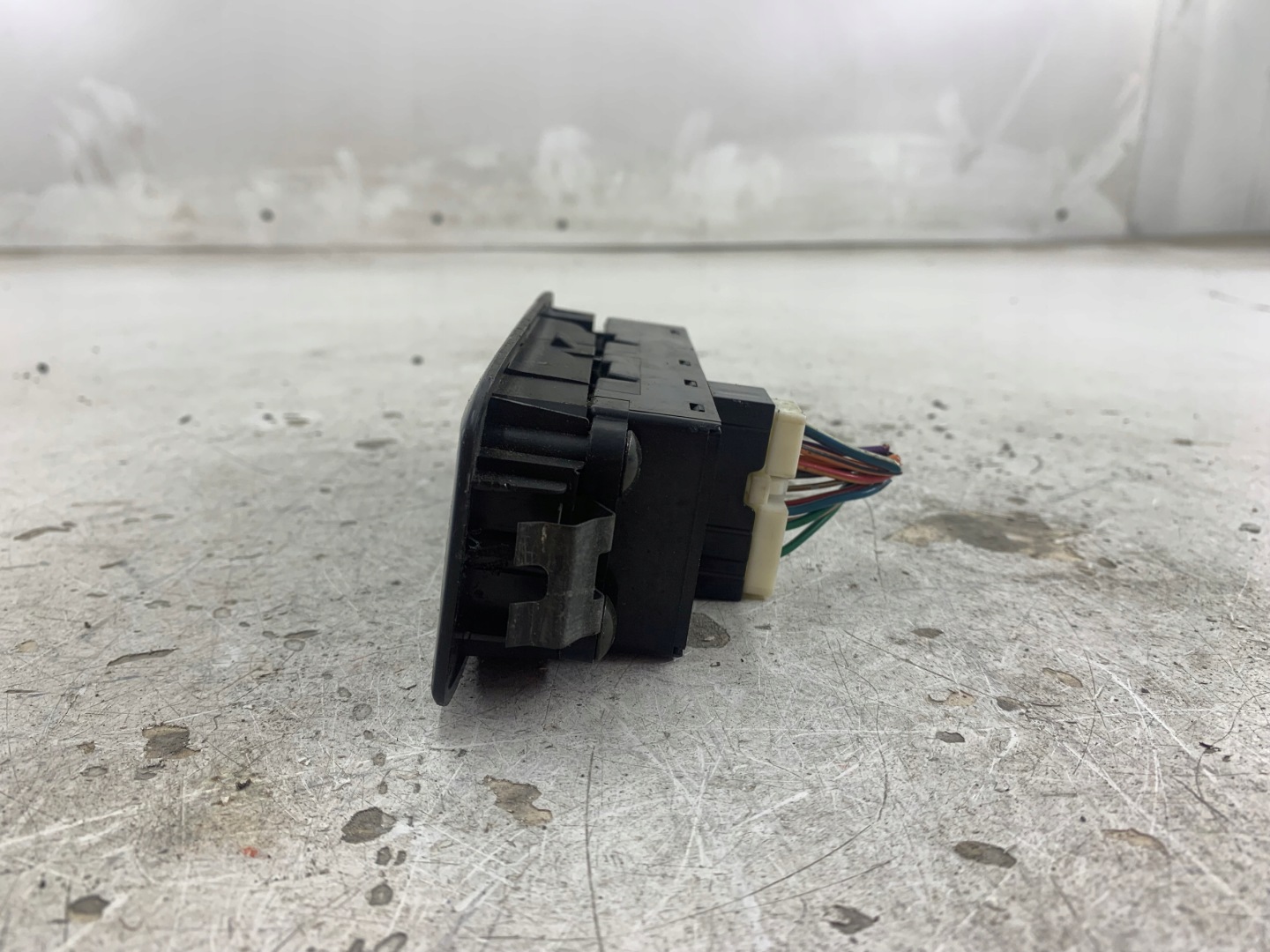 NISSAN PRIMERA P12 PANEL okna levý předek 25401AV640