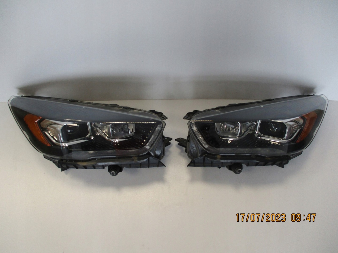 light BI-XENON KUGA II LIFT GV41-13D155-EC left