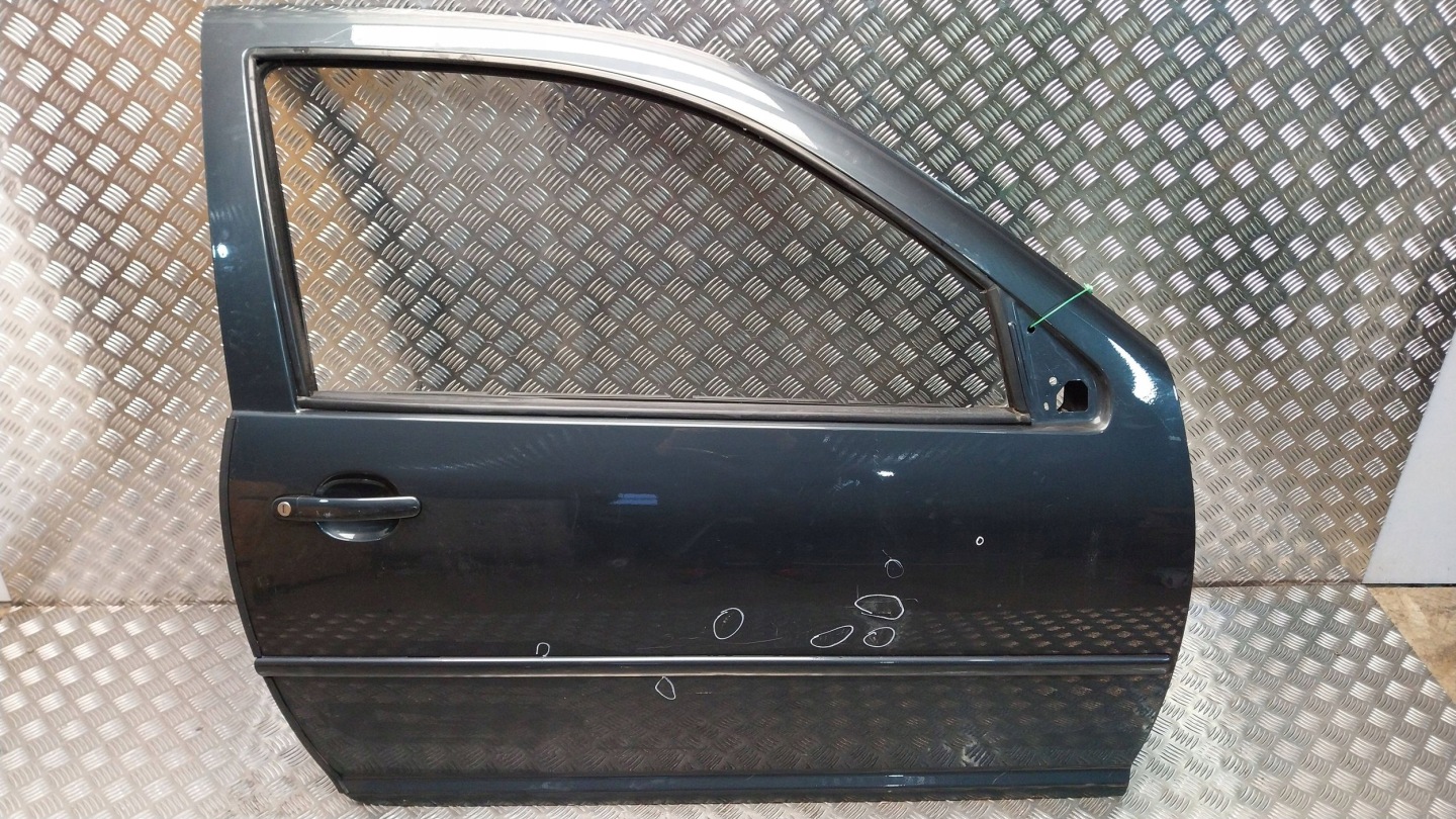 dveře předek pravé VW GOLF IV 3D 97