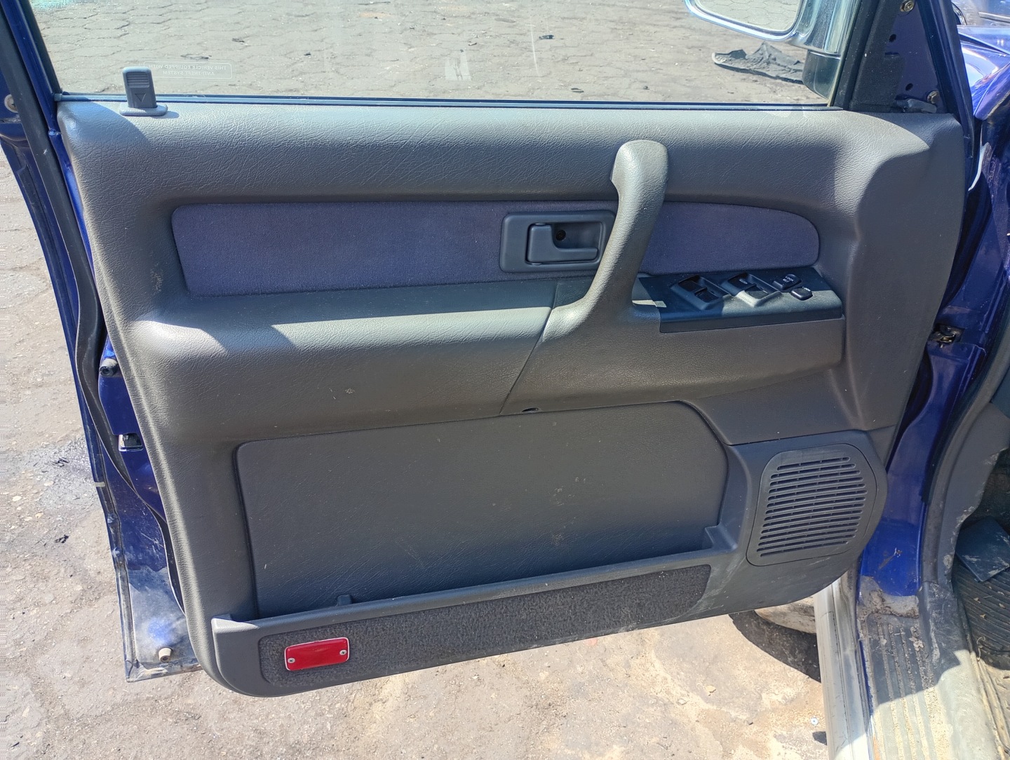 upholstery side left front ISUZU TROOPER II 2 92-02