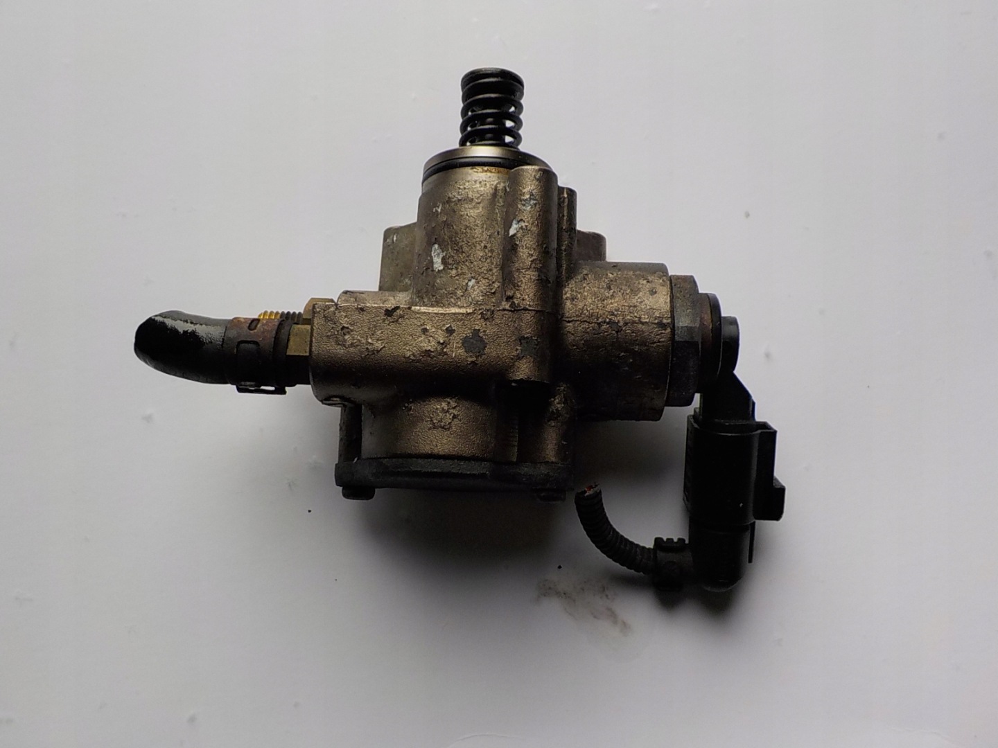VOLKSWAGEN GOLF V 1.6 FSI feed pump 03C127025R