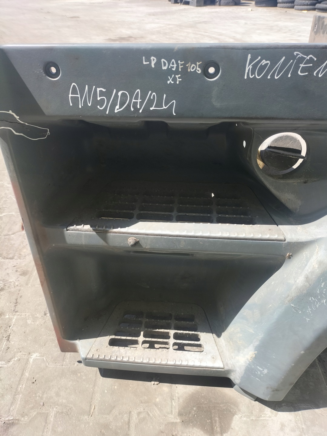 cover STOPNIA cabs DAF XF95 upper left 1291172