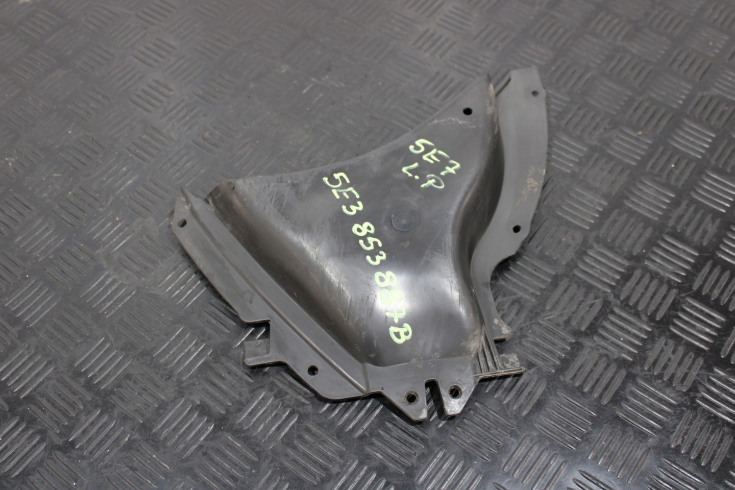 cover chassis left front 5E3853887B SKODA OCTAVIA IV 4 5E3 5E7