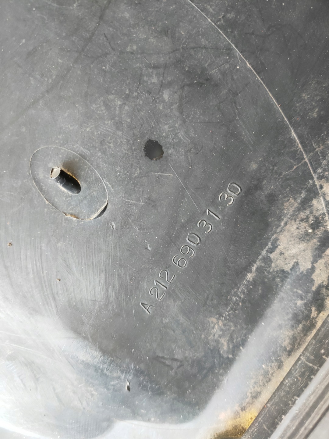 MERCEDES E-KLASA W212 mudguard front right rear part A2126903130