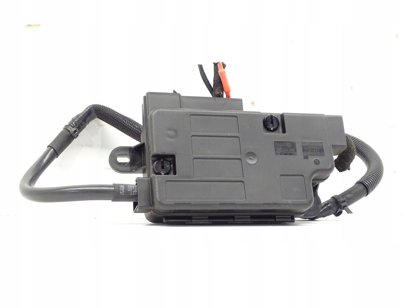 Kasten AKUMULATORA AUDI RS4 B7 8E0937548