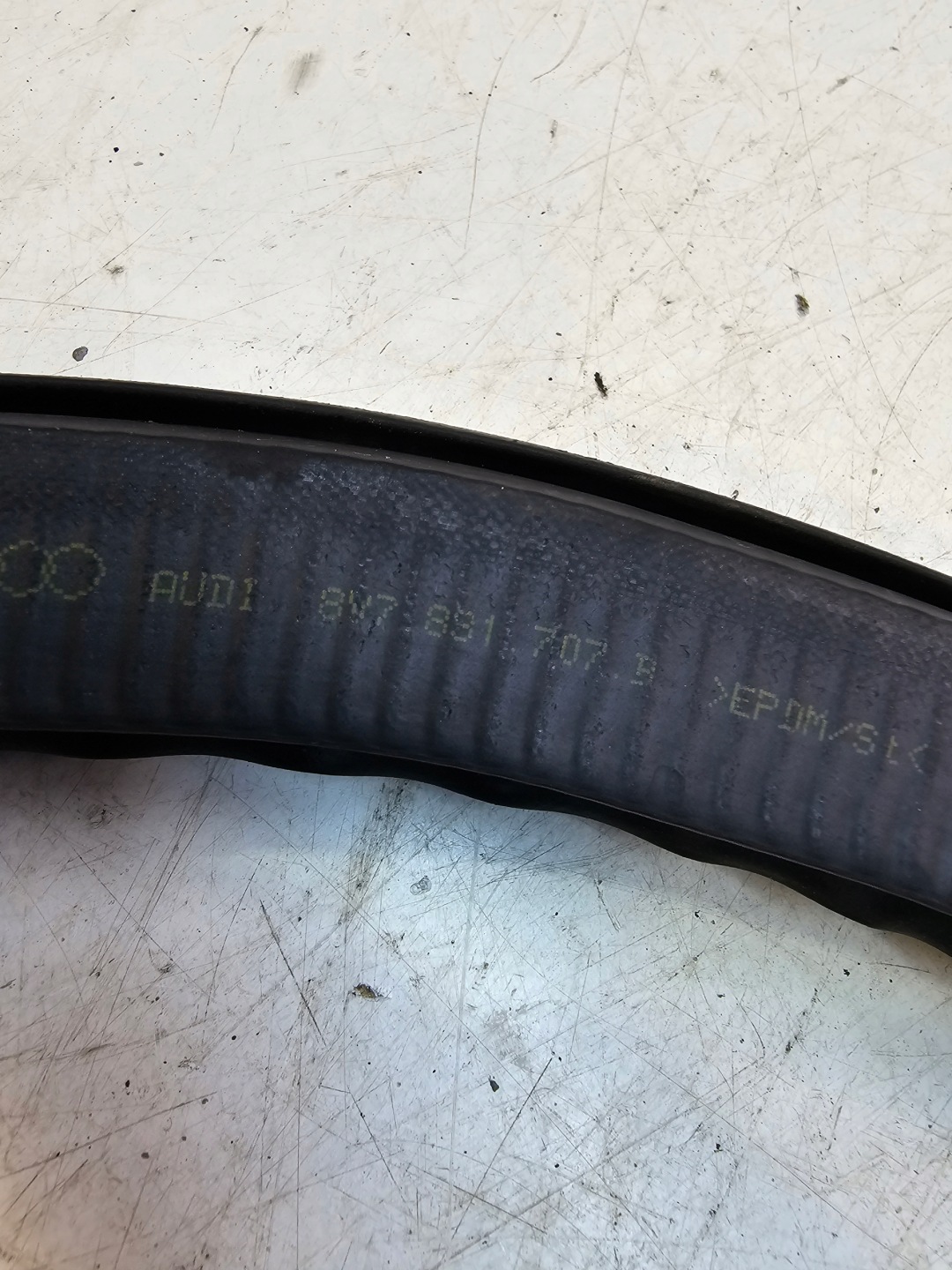 gasket door front lower AUDI A3 8V CABRIO 8V7831707B