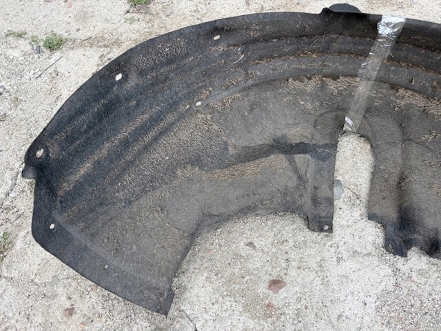 AUDI Q5 8R mudguard side left rear. left rear part