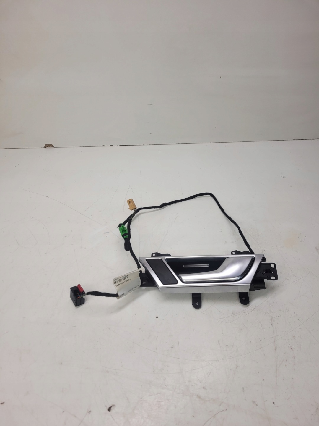handle inner right rear part AUDI A6 C6 4F0839020F