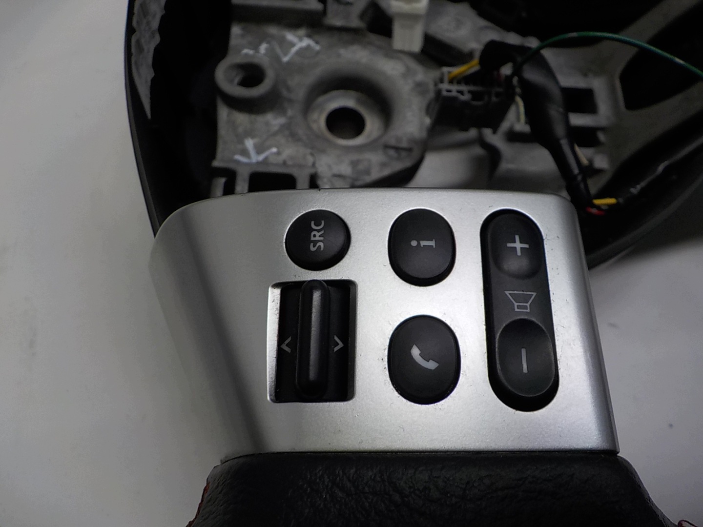 NISSAN NOTE a E11 volant koža MULTI TEMPOMAT