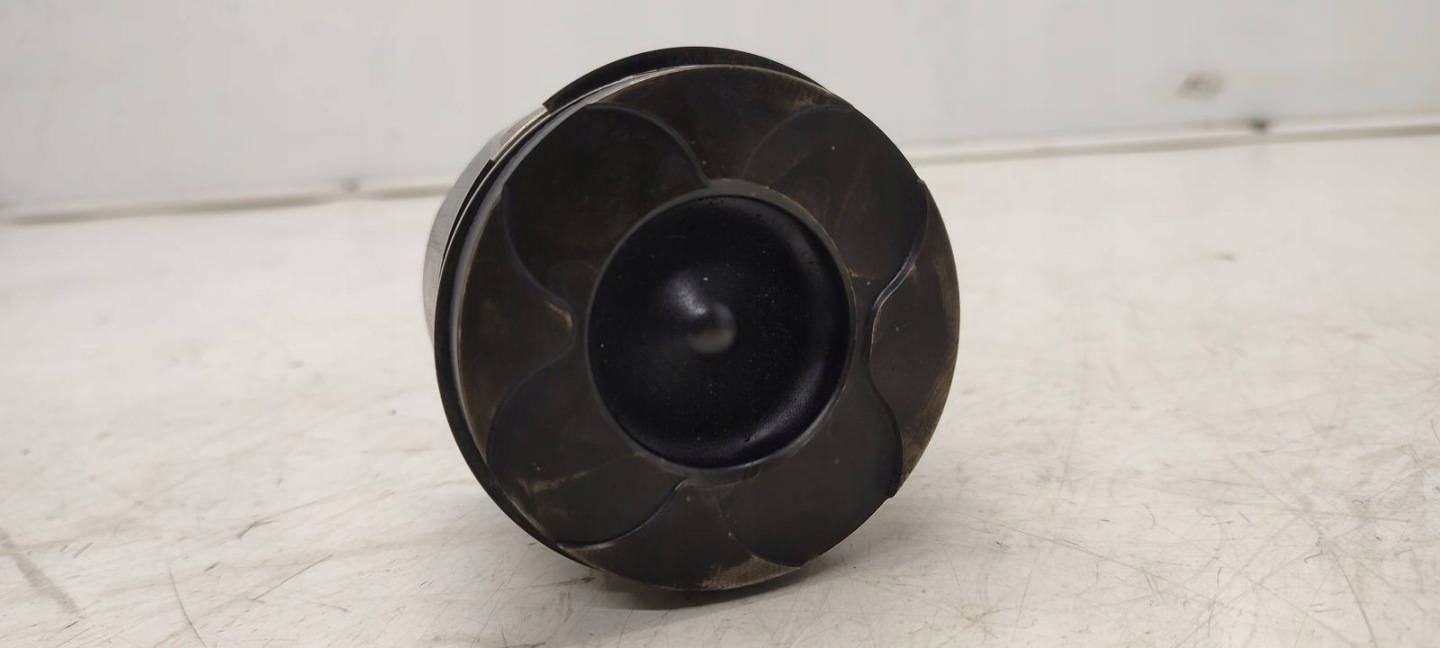 piston connecting rod Volvo V70 2,0D D5204T