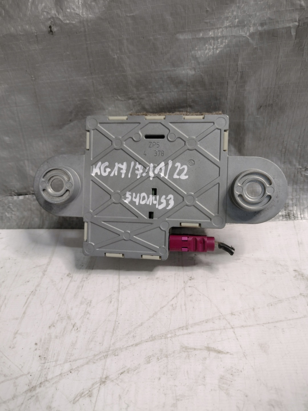 antenna amplifier BMW F11 2,0D OE 6935024