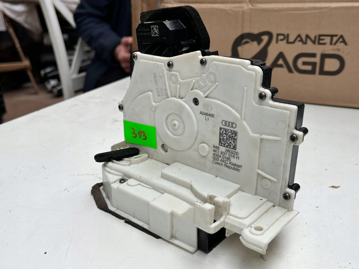 lock door right front Audi A6 A7 Q8 4K1837016H !J