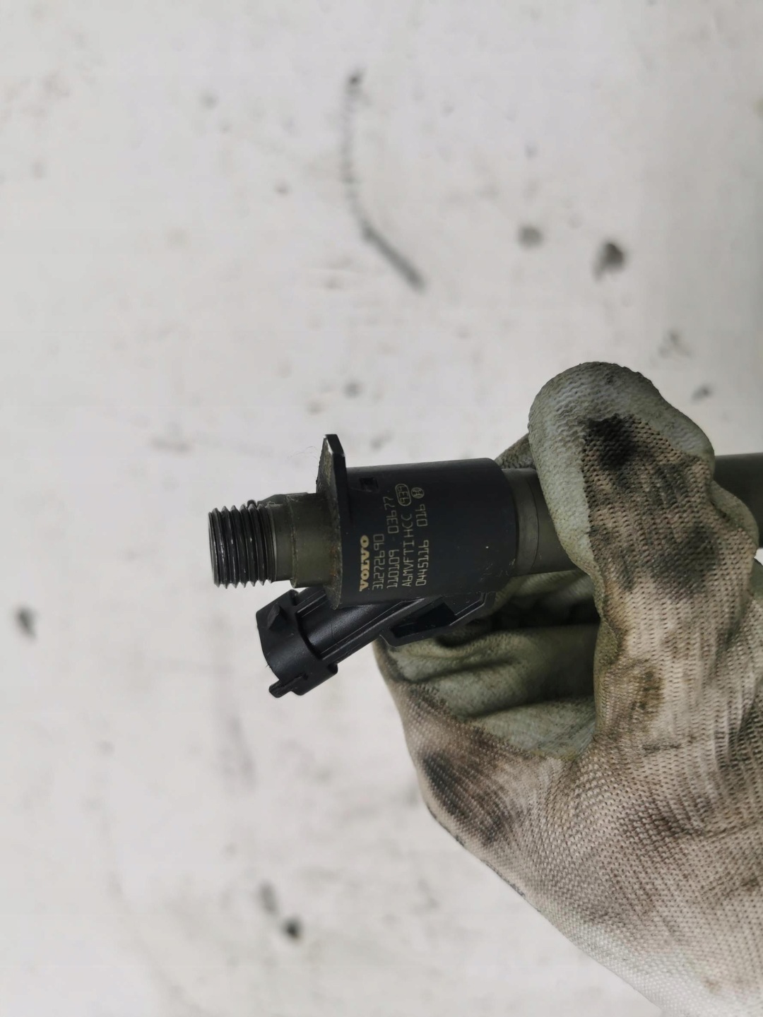 injector VOLVO V60 II 2.4D 204KM 31272690 10-18