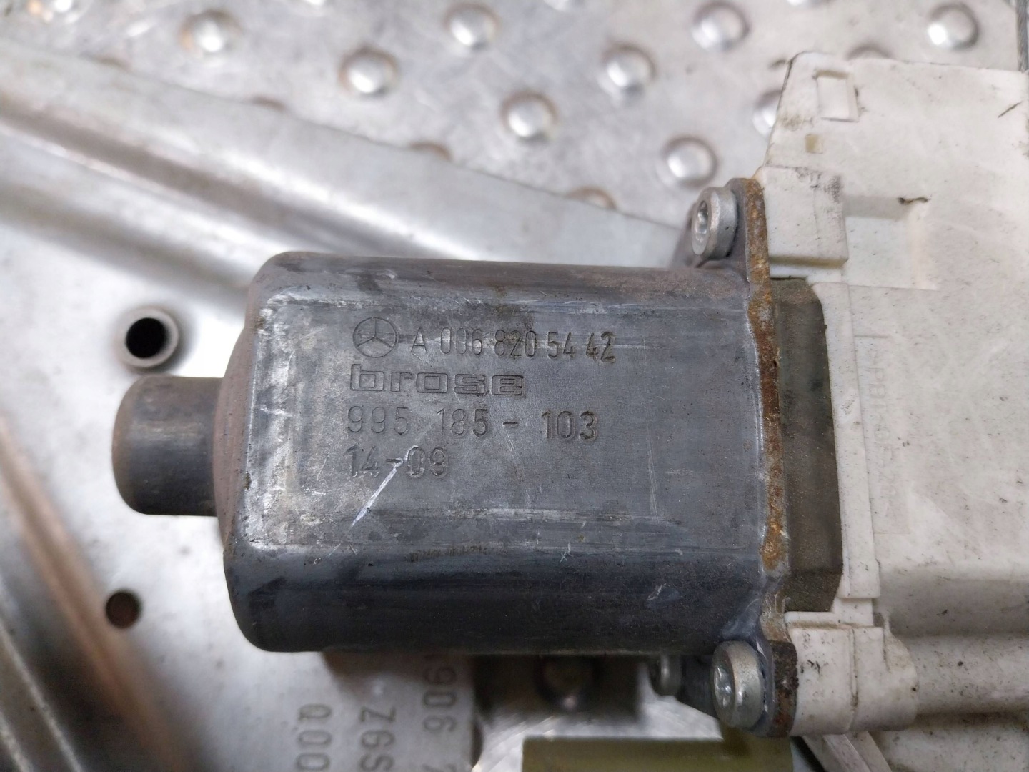 mechanism window regulator left front A9067200046 MERCEDES SPRINTER W906