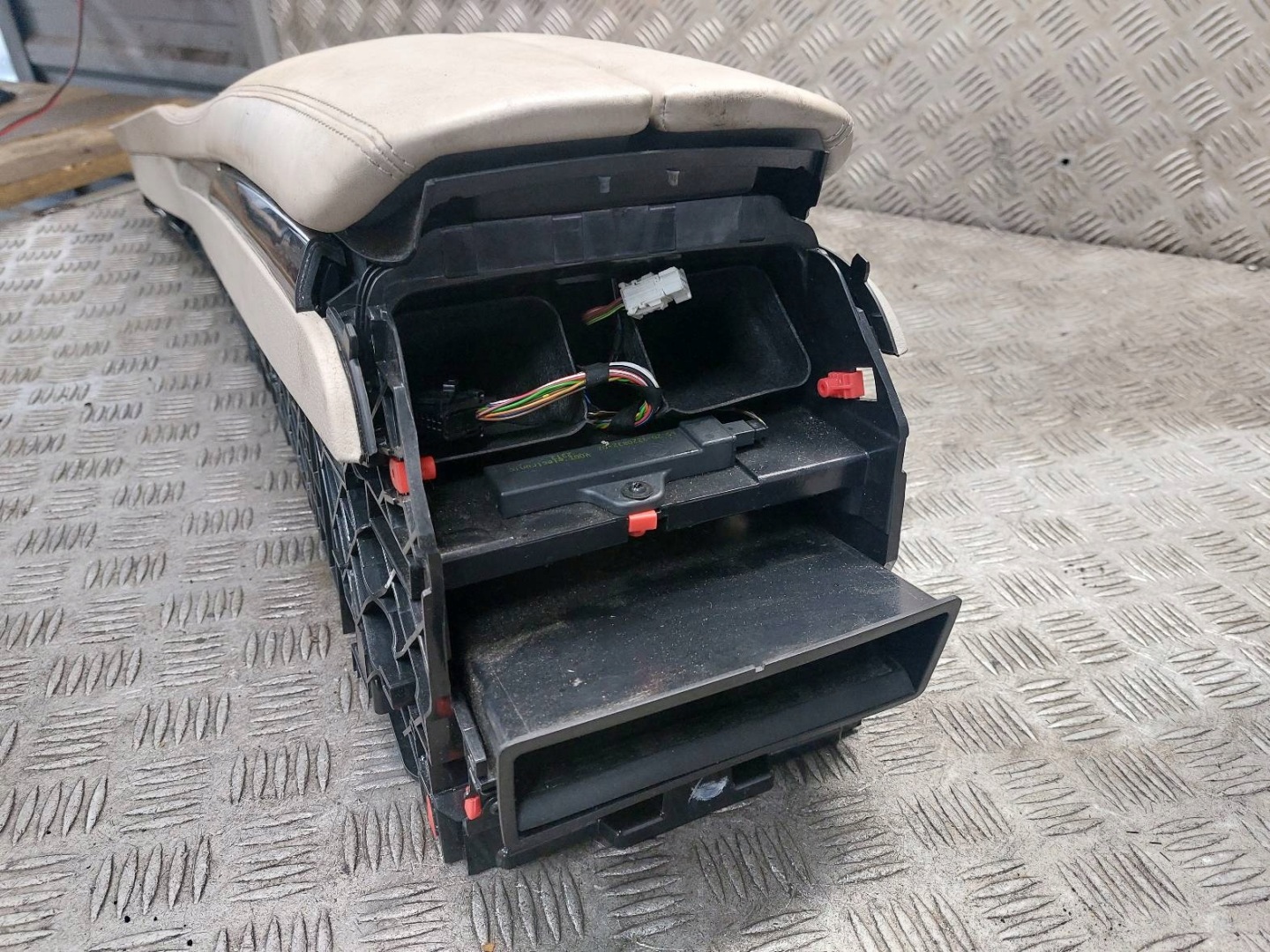 TUNEL central armrest BMW F01 730D UK 9112677