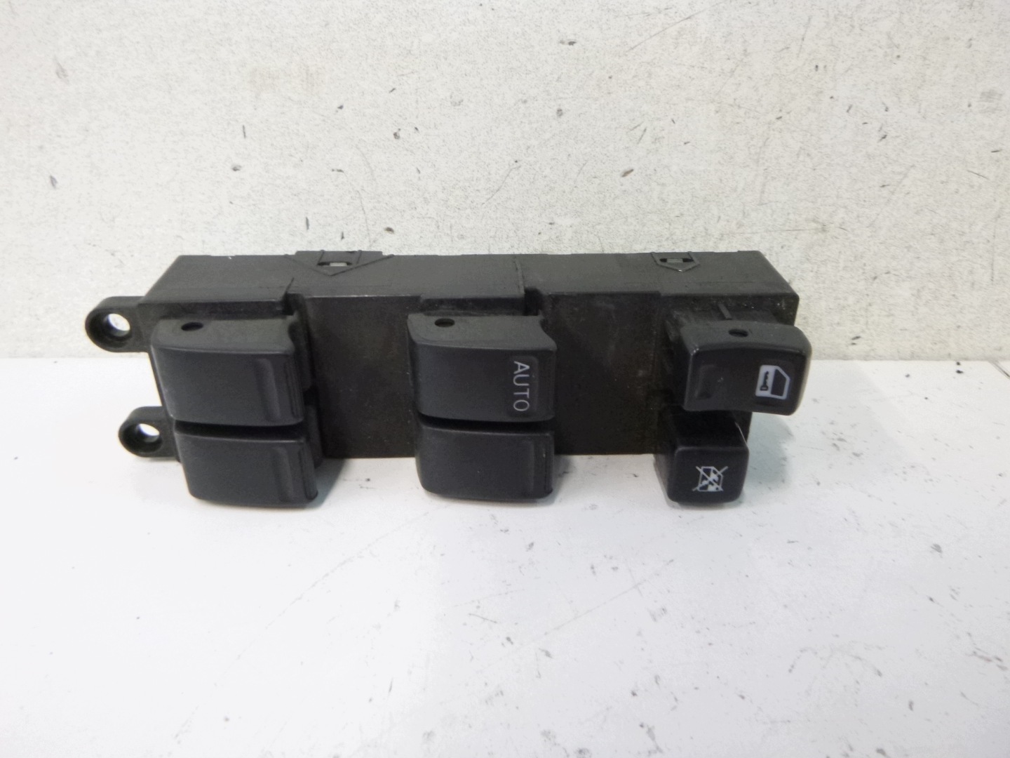 window control switch left front Nissan X-Trail T30 H1 2001-2007