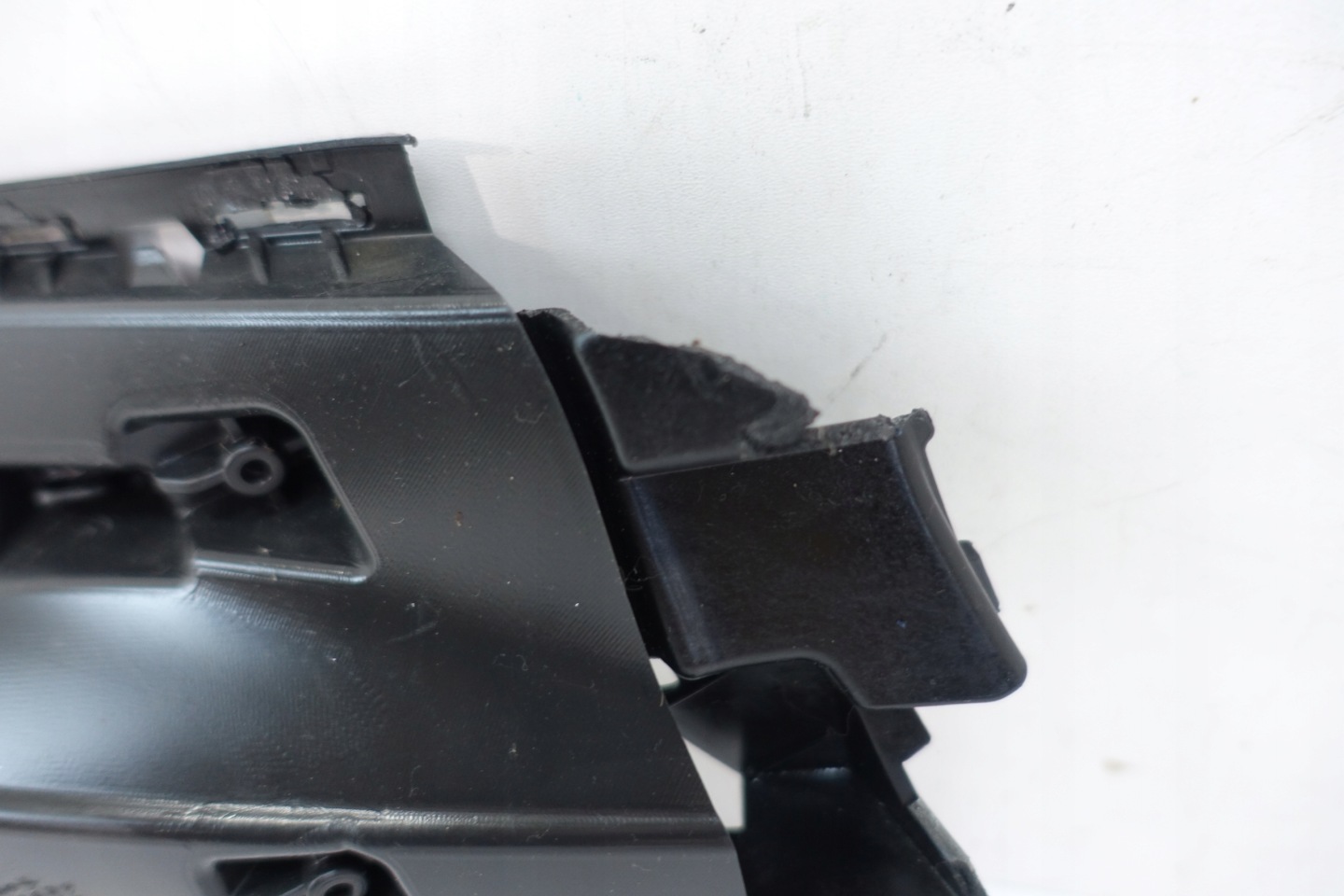 AUDI A6 C8 2018- Support Support plaque Lave phare Pare choc Droite Avant
