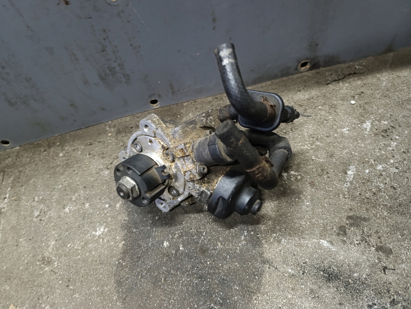 VW T5 LIFT T6 2.0 TDI Einspritzpumpe 03L130755J